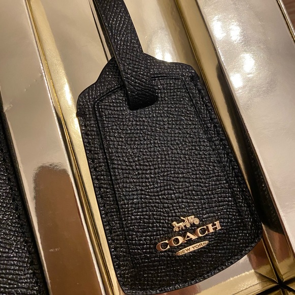 LAST ONE Coach Passport Holder & Luggage Tag Set - Picture 3 of 7